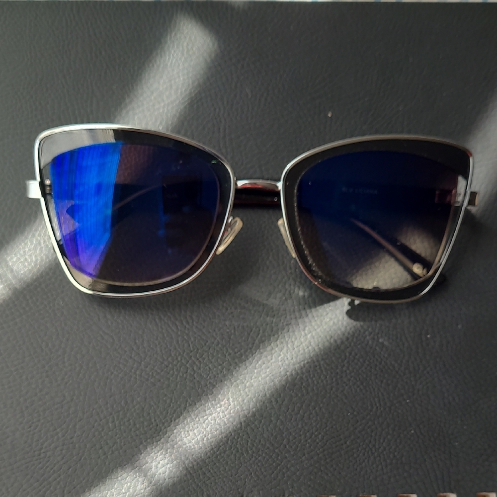 Chic Black and Blue Women's Sunglasses